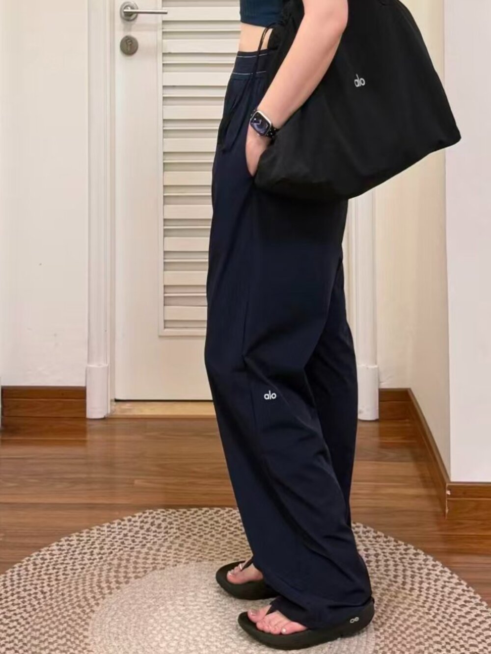 ALO Yoga Suit Up Trouser Black Relaxed Wide (Regular)Athleisure Chic😎Size S/M - Picture 8 of 8